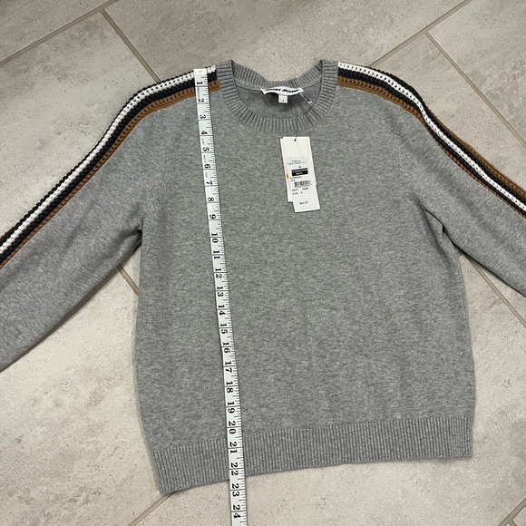 Women’s DKNY Gray Sweater with Striped Sleeves Size Small - Picture 7 of 9
